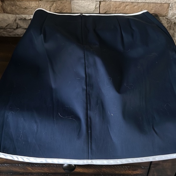 Tommy Hilfiger XL Blue with white piping on hem and waist - Picture 2 of 2